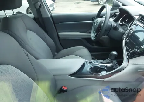 2020 Toyota Camry Le Hybrid z USA, uszkodzony, nr VIN 4T1E31AK2LU520910